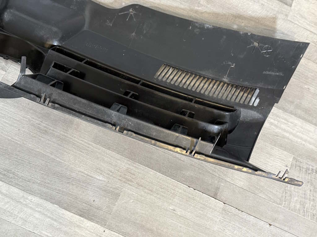 VW TRANSPORTER T5.1 - 7E - 2010-2015 - maska - 7E0853653 - POŠKOZENÁ