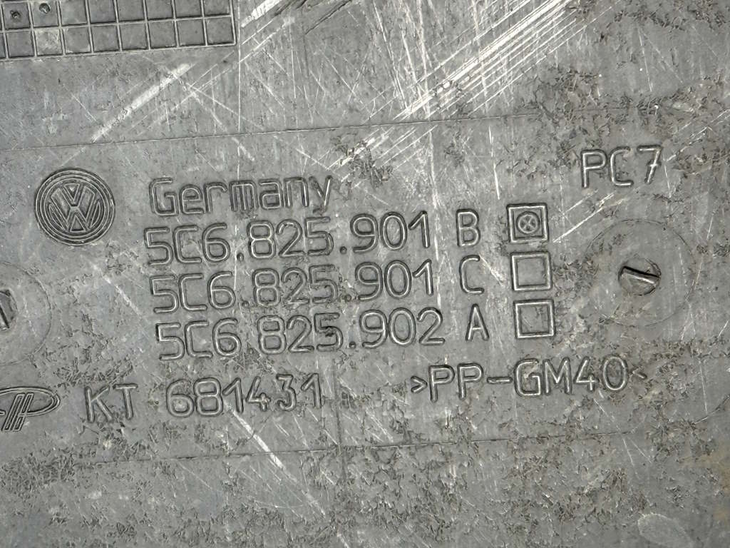 ŠKODA SUPERB 2 2013-2016 - FACELIFT - 3T  - plast pod motor - 5C6825901B