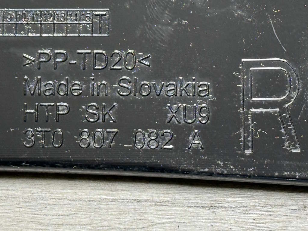 ŠKODA SUPERB 2 2013-2016 - FACELIFT - 3T - plast pod stěrače L+P - 3T0807081A 3T0807082A