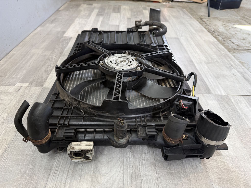 ŠKODA FABIA 2 - 5J - 2010-2014 - FACELIFT -  ventilátor + chladiče - 6R0121217 6R1820741K
