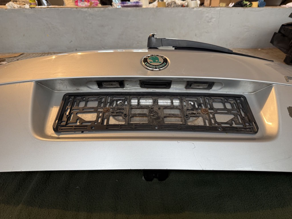 ŠKODA FABIA 2 - 5J - 2007-2014 - zadní viko COMBI - 9156 - 5J9827107