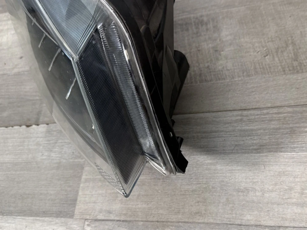 ŠKODA FABIA 3 - 6V - 2014-2018 - světlo PP - 6V1941016B - POŠKOZENÉ