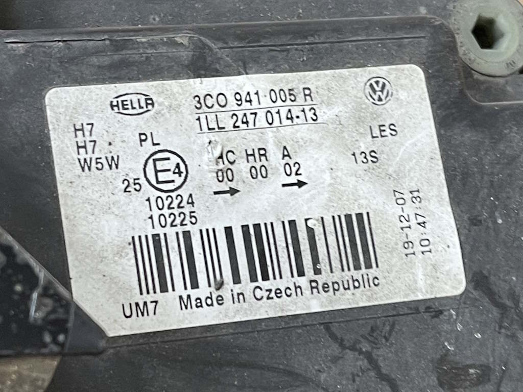 VW PASSAT B6 - 3C - 2005-2010 - světlo LP - 3C0941005R - ANGLIE - 2x DRŽÁK KO