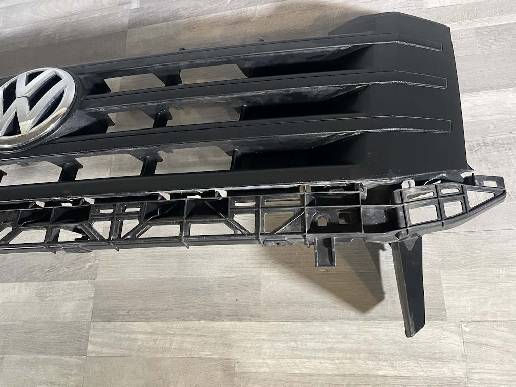 VW CRAFTER 2E 11-17 - FACELIFT - maska - 2E0853653E