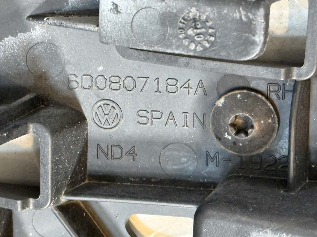 VW POLO - 6N - 2001-2004 - blatník PP - LF9E