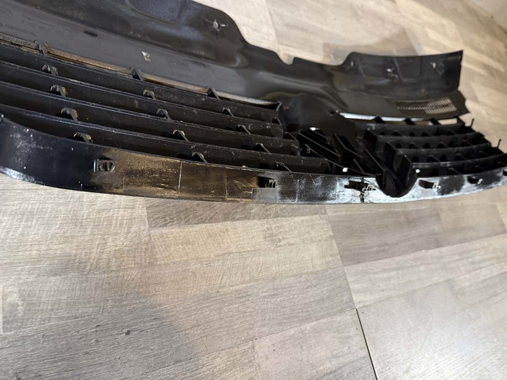 VW TRANSPORTER T5 - 7H - 2003-2009 - maska se znakem - 7H0807101/5