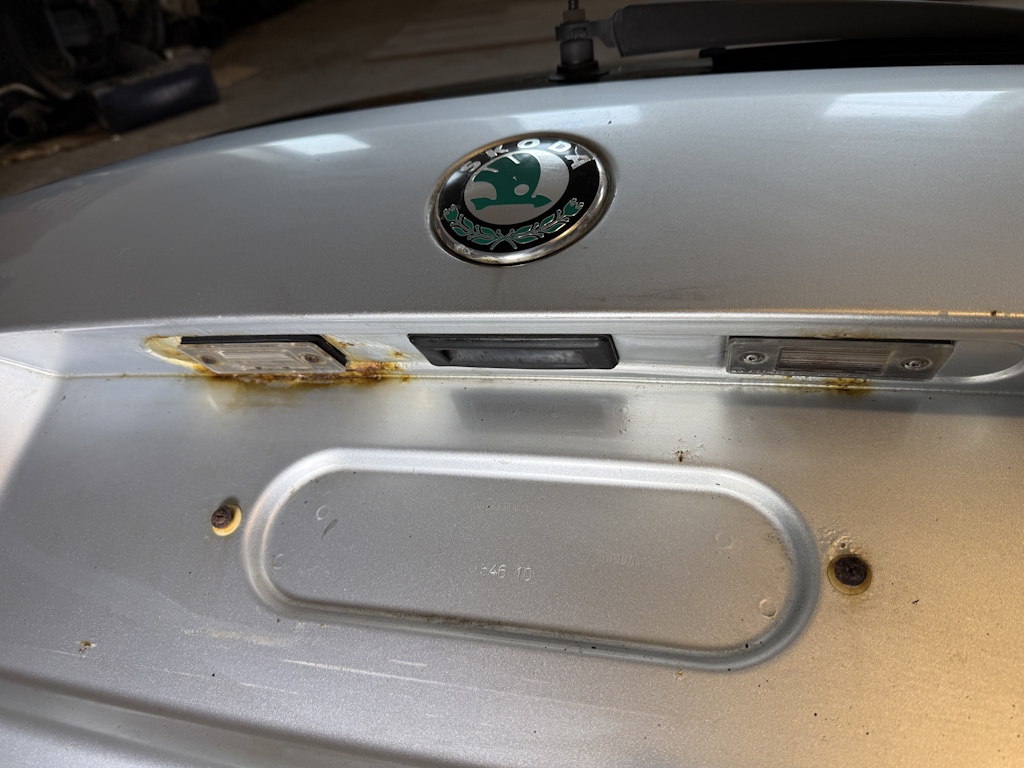 ŠKODA FABIA 2 - 5J - 2007-2014 - zadní viko COMBI - 9156 - 5J9827107