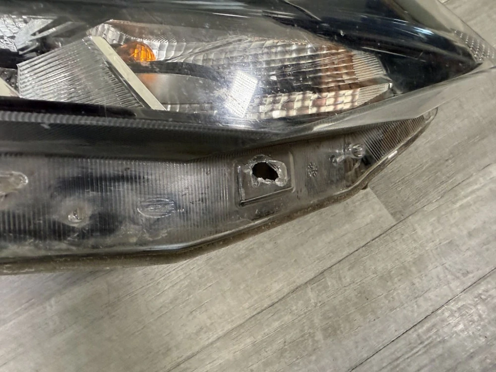 ŠKODA FABIA 3 - 6V - 2014-2018 - světlo PP - 6V1941016B - POŠKOZENÉ