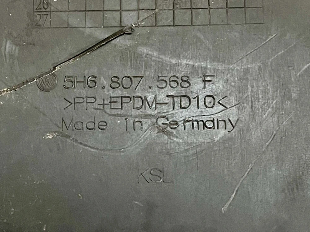 VW GOLF 8 - 5H - 2020-2024 - plast zadního nárazníku s chromem - 5H6807568F