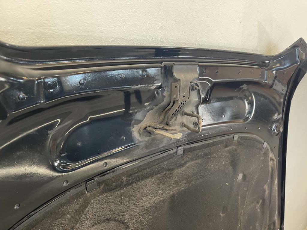 AUDI A6 - 4F - C6 - 2004-2011 - kapota - LZ9Y