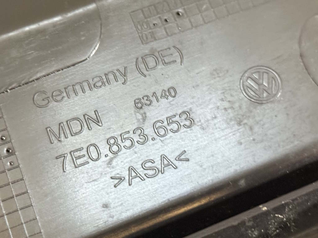 VW TRANSPORTER T5.1 - 7E - 2010-2015 - maska - 7E0853653 - POŠKOZENÁ