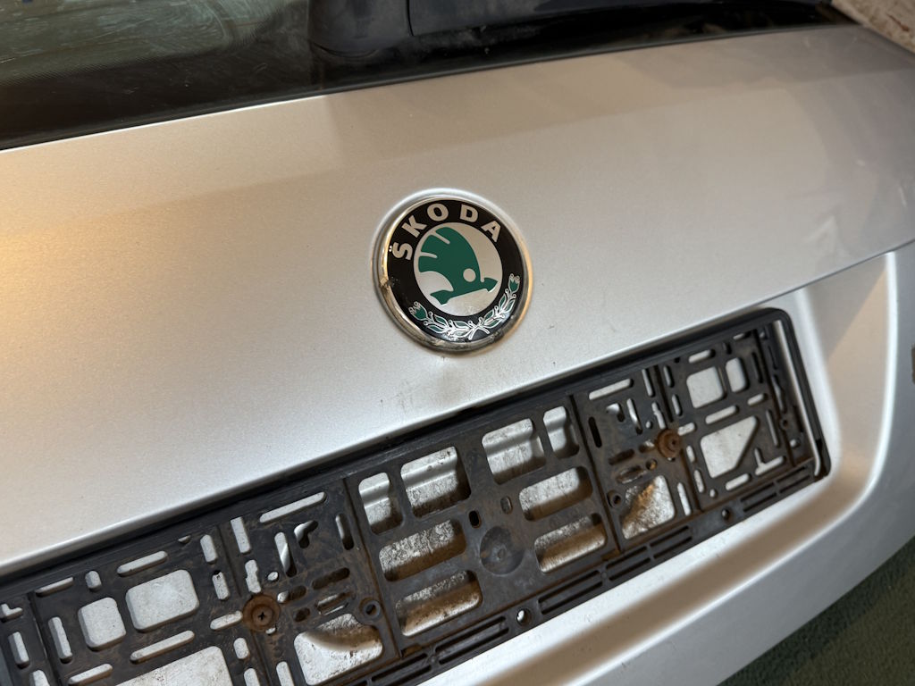 ŠKODA FABIA 2 - 5J - 2007-2014 - zadní viko COMBI - 9156 - 5J9827107