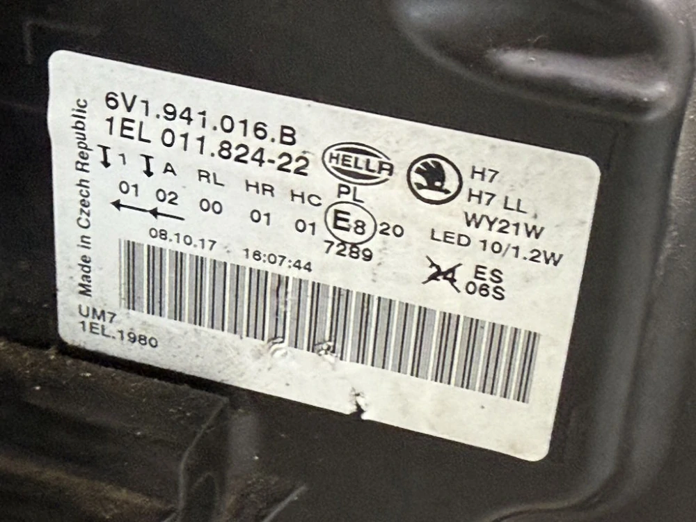 ŠKODA FABIA 3 - 6V - 2014-2018 - světlo PP - 6V1941016B - POŠKOZENÉ